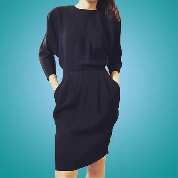 Vintage Dresses & Skirts - VINTAGE CHIC AF Batwing Backless Dress w/ Pockets